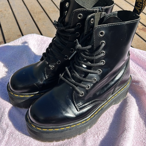 DR. MARTENS JADON BOOT  LEATHER PLATFORMS - Picture 2 of 7